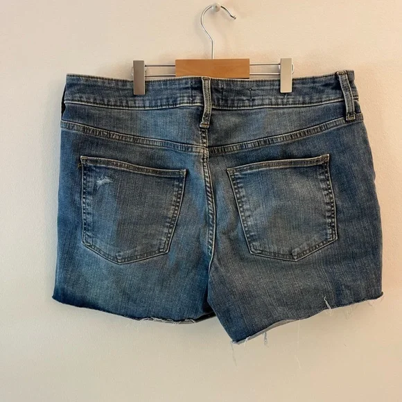 Universal Thread High Rise Shorts! - Picture 5 of 6